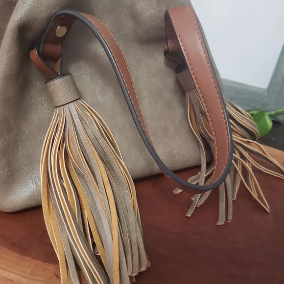 Satchel purse bag with double tassels NEW - Picture 7 of 12